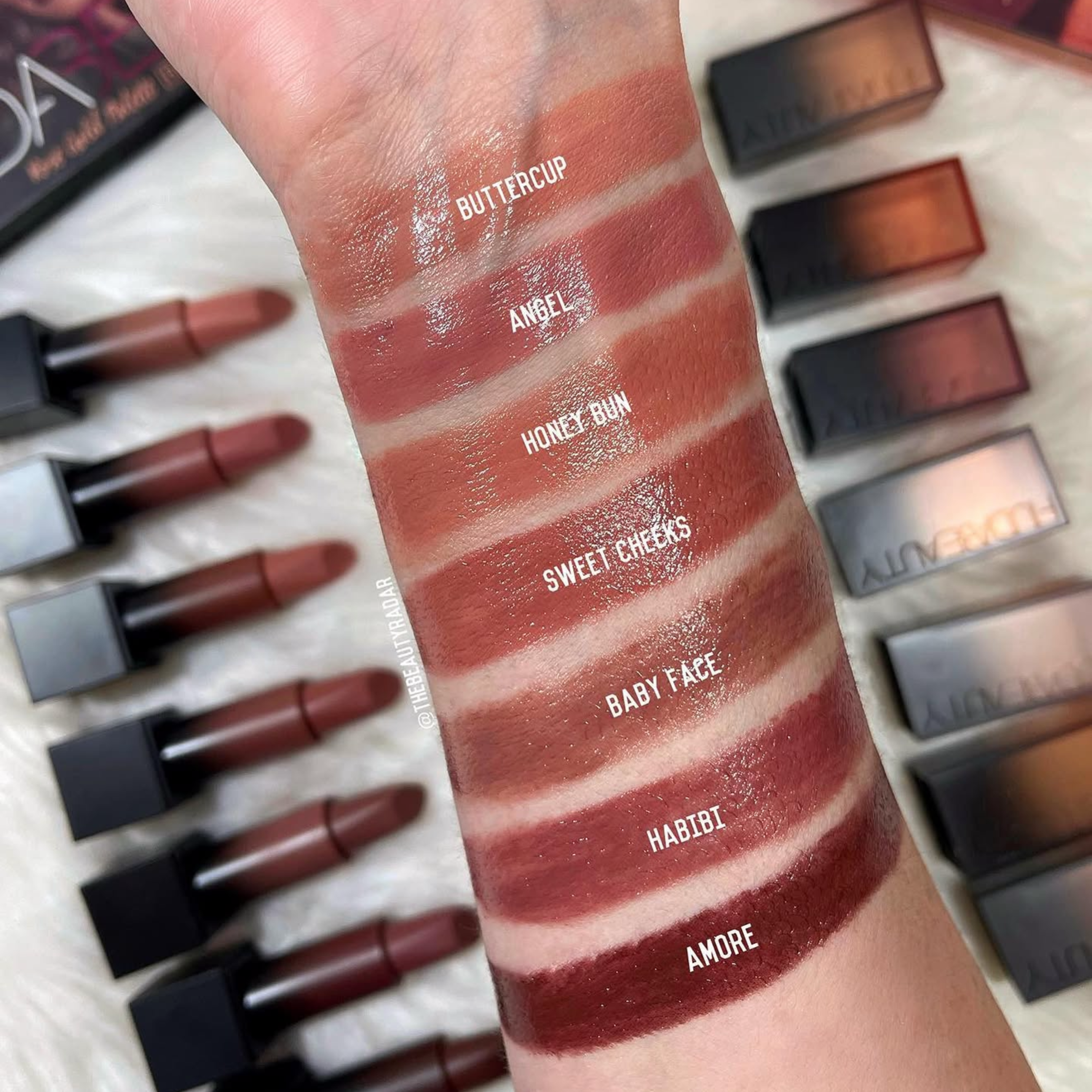 Power Bullet Cream Glow Hydrating Lipstick (Amore) — image 6
