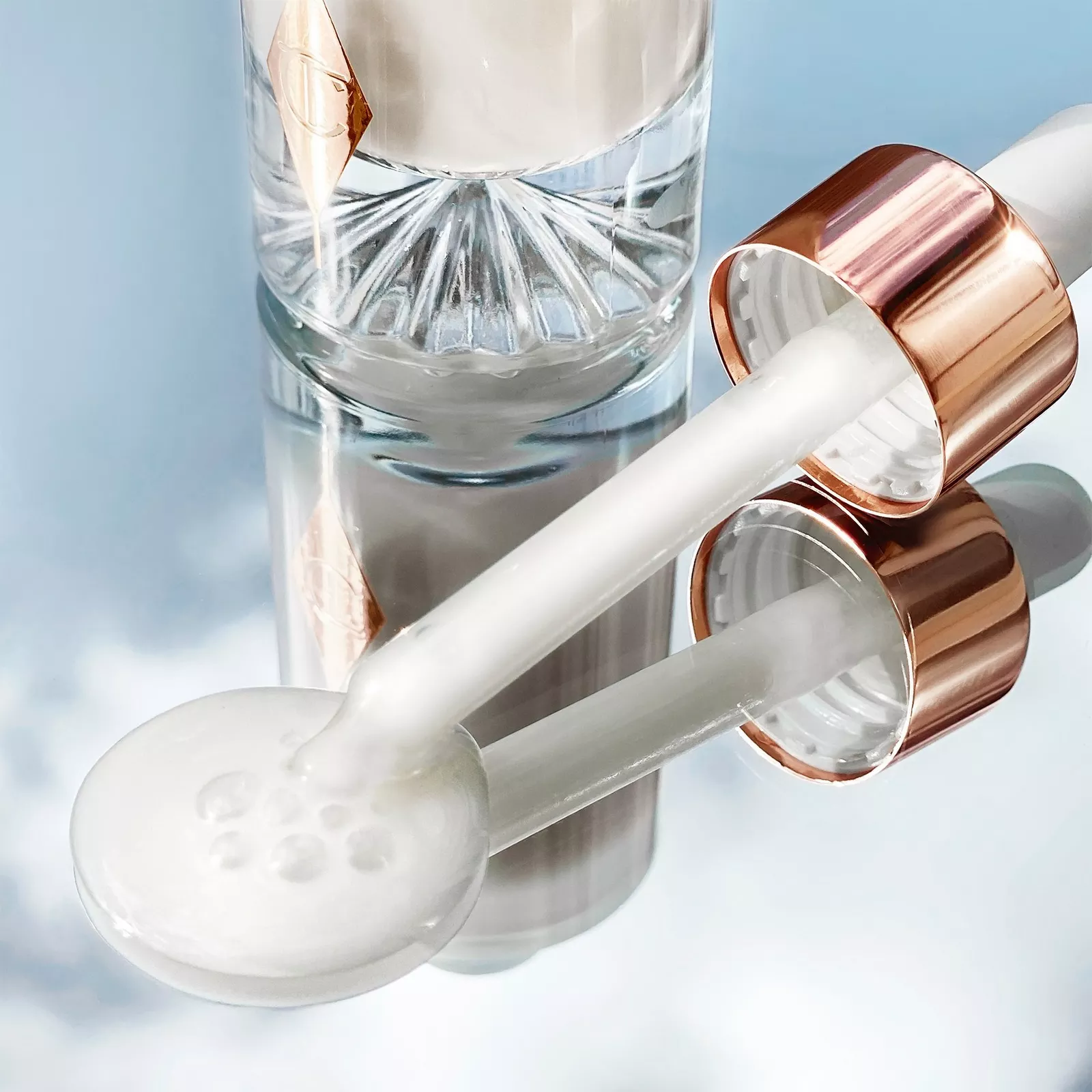 Charlotte’s Magic Serum with Vitamin C & Niacinamide (30ml) — image 2